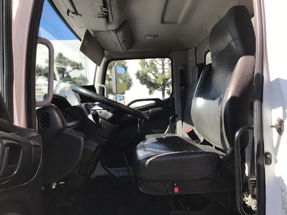 Medium Duty Box Truck-Light and Medium Duty Trucks-Hino-2018-338-Torrance-CA-164,840\n\t\tmiles-$ 38,500 - Image 18