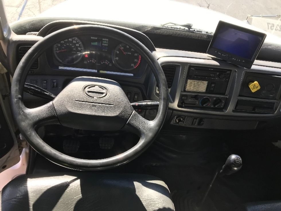 Medium Duty Box Truck-Light and Medium Duty Trucks-Hino-2018-338-Torrance-CA-164,840\n\t\tmiles-$ 38,500 - Image 19