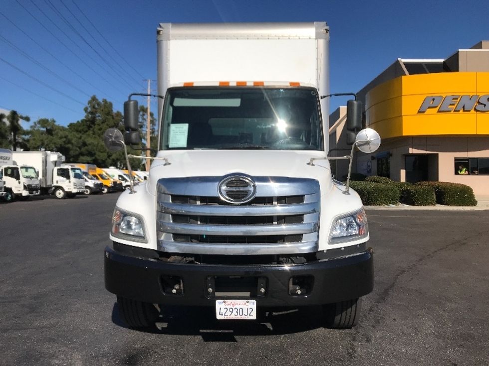 Medium Duty Box Truck-Light and Medium Duty Trucks-Hino-2018-338-Torrance-CA-164,840\n\t\tmiles-$ 38,500 - Image 2