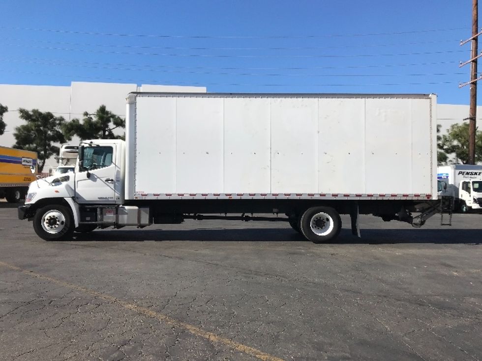 Medium Duty Box Truck-Light and Medium Duty Trucks-Hino-2018-338-Torrance-CA-164,840\n\t\tmiles-$ 38,500 - Image 4