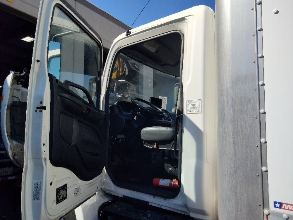 Medium Duty Box Truck-Light and Medium Duty Trucks-Hino-2018-338-Torrance-CA-199,539\n\t\tmiles-$ 35,750 - Image 16