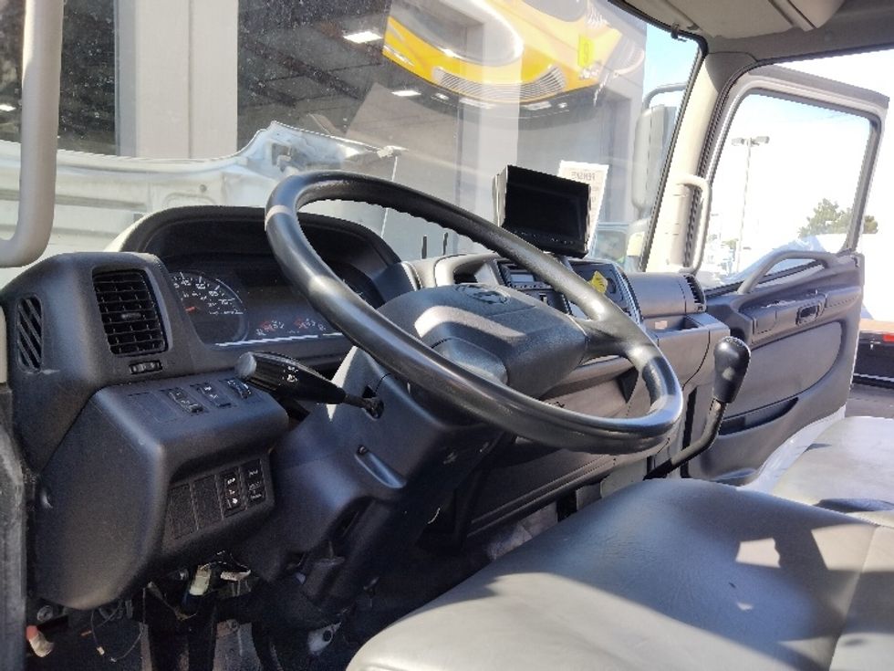 Medium Duty Box Truck-Light and Medium Duty Trucks-Hino-2018-338-Torrance-CA-199,539\n\t\tmiles-$ 35,750 - Image 17