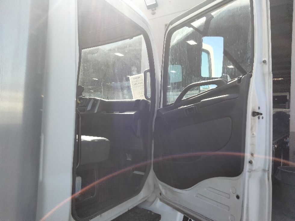 Medium Duty Box Truck-Light and Medium Duty Trucks-Hino-2018-338-Torrance-CA-199,539\n\t\tmiles-$ 35,750 - Image 20