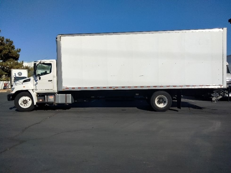 Medium Duty Box Truck-Light and Medium Duty Trucks-Hino-2018-338-Torrance-CA-199,539\n\t\tmiles-$ 35,750 - Image 4