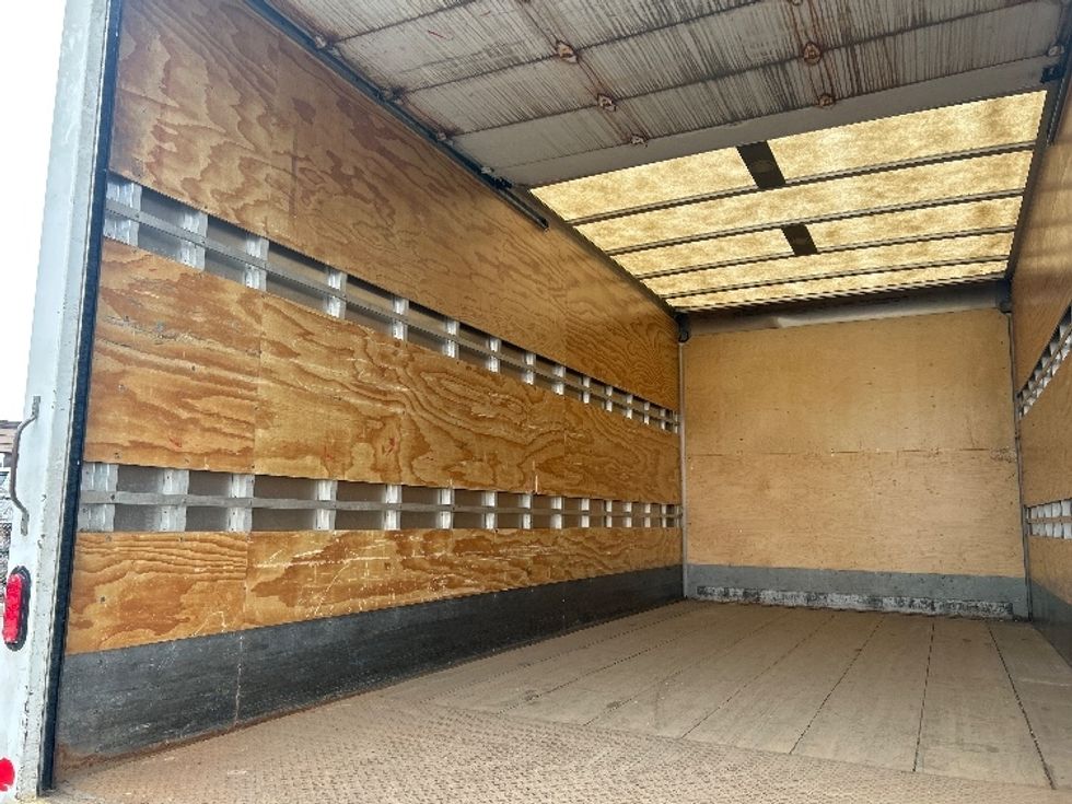 Medium Duty Box Truck-Light and Medium Duty Trucks-Hino-2019-195-Abbotsford-BC-247,806\n\t\tkm-$ 44,250 - Image 11