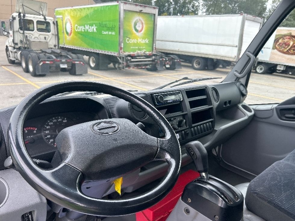 Medium Duty Box Truck-Light and Medium Duty Trucks-Hino-2019-195-Abbotsford-BC-247,806\n\t\tkm-$ 44,250 - Image 17