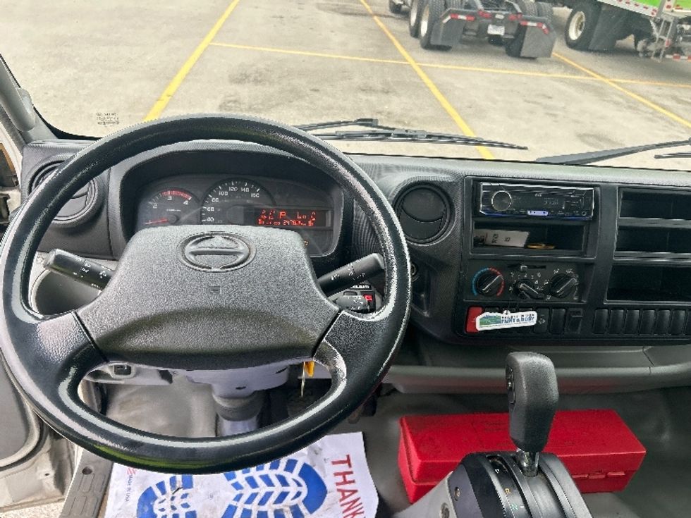 Medium Duty Box Truck-Light and Medium Duty Trucks-Hino-2019-195-Abbotsford-BC-247,806\n\t\tkm-$ 44,250 - Image 18