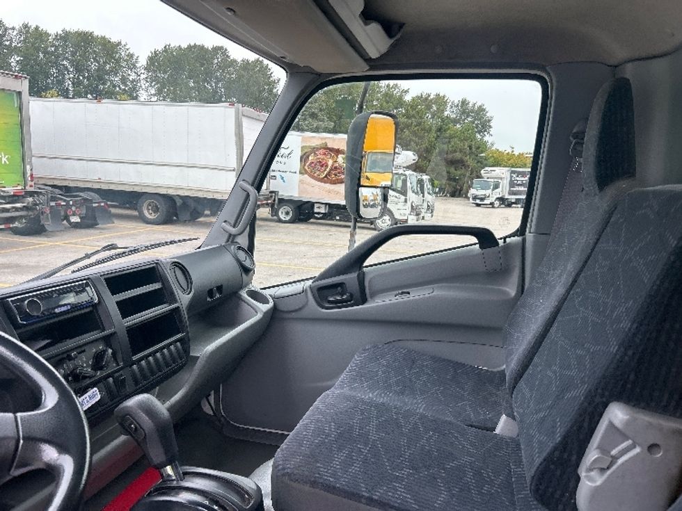 Medium Duty Box Truck-Light and Medium Duty Trucks-Hino-2019-195-Abbotsford-BC-247,806\n\t\tkm-$ 44,250 - Image 19