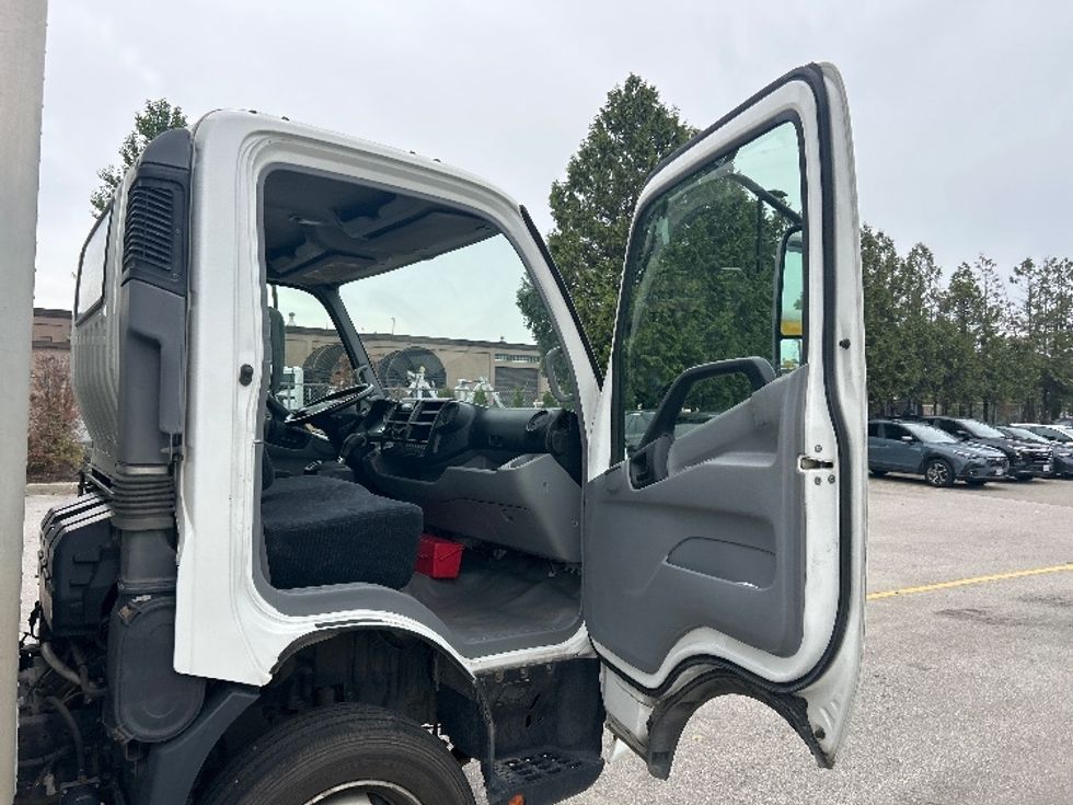 Medium Duty Box Truck-Light and Medium Duty Trucks-Hino-2019-195-Abbotsford-BC-247,806\n\t\tkm-$ 44,250 - Image 20