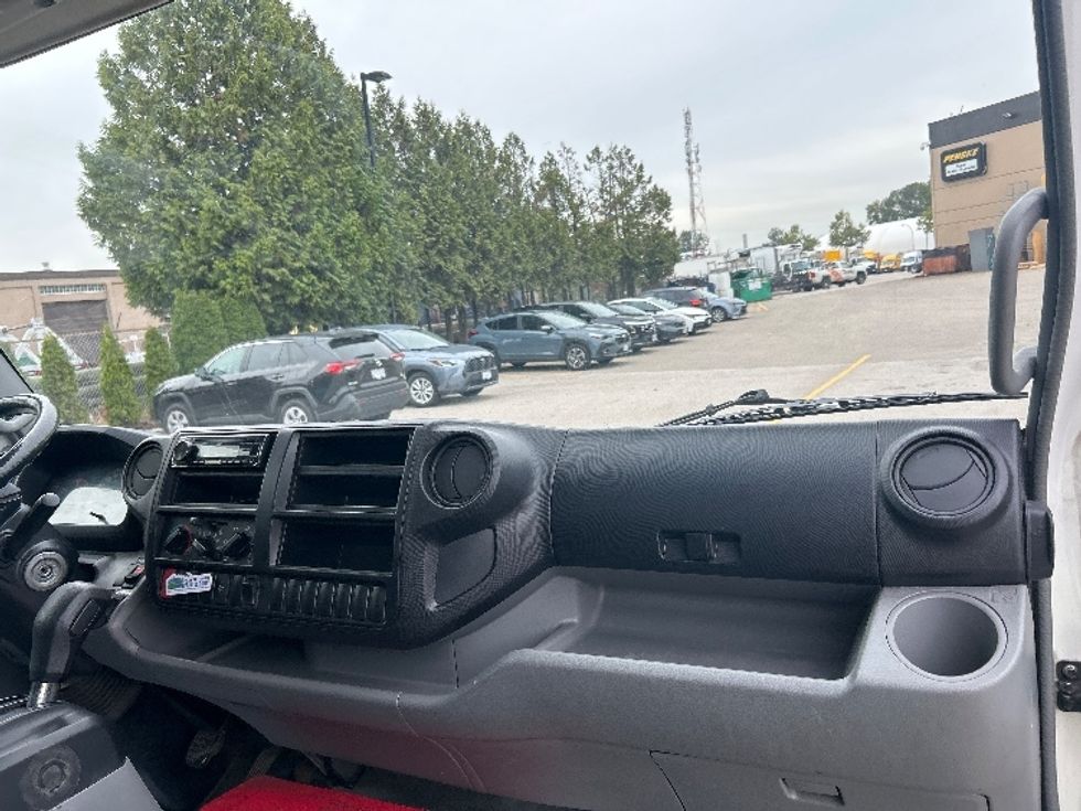 Medium Duty Box Truck-Light and Medium Duty Trucks-Hino-2019-195-Abbotsford-BC-247,806\n\t\tkm-$ 44,250 - Image 21