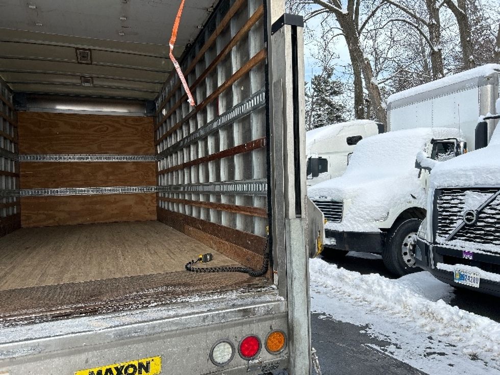 Medium Duty Box Truck-Light and Medium Duty Trucks-Hino-2019-195-Albany-NY-111,427\n\t\tmiles-$ 35,750 - Image 12