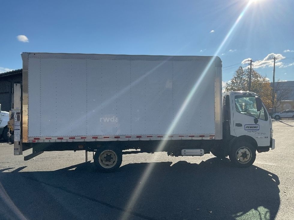 Medium Duty Box Truck-Light and Medium Duty Trucks-Hino-2019-195-Albany-NY-111,427\n\t\tmiles-$ 35,750 - Image 15