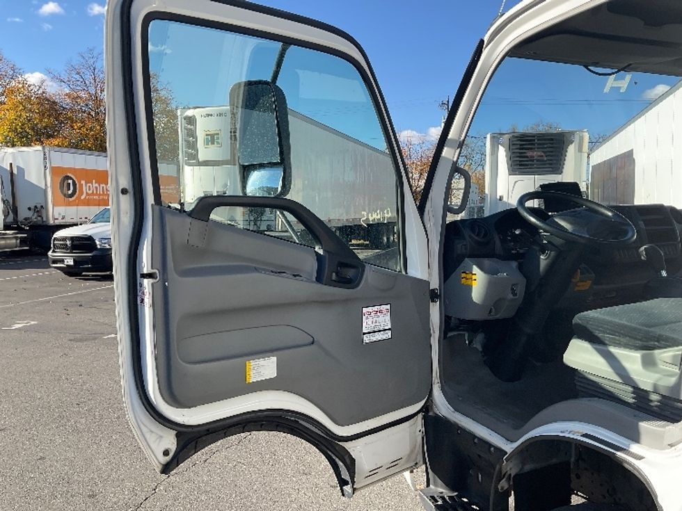 Medium Duty Box Truck-Light and Medium Duty Trucks-Hino-2019-195-Albany-NY-111,427\n\t\tmiles-$ 35,750 - Image 16