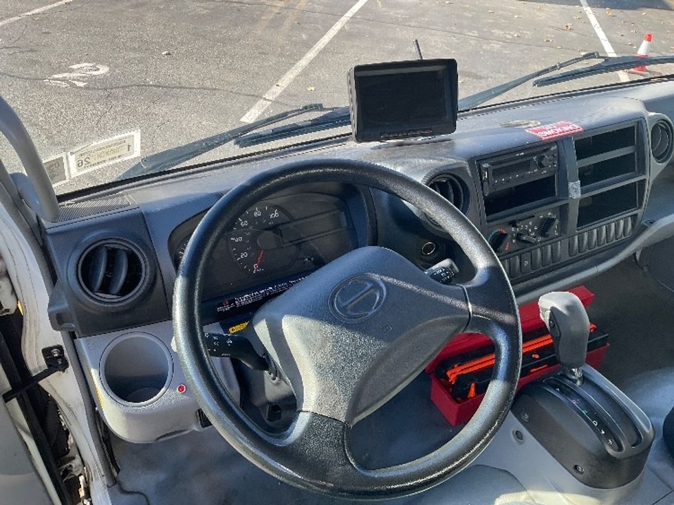 Medium Duty Box Truck-Light and Medium Duty Trucks-Hino-2019-195-Albany-NY-111,427\n\t\tmiles-$ 35,750 - Image 17