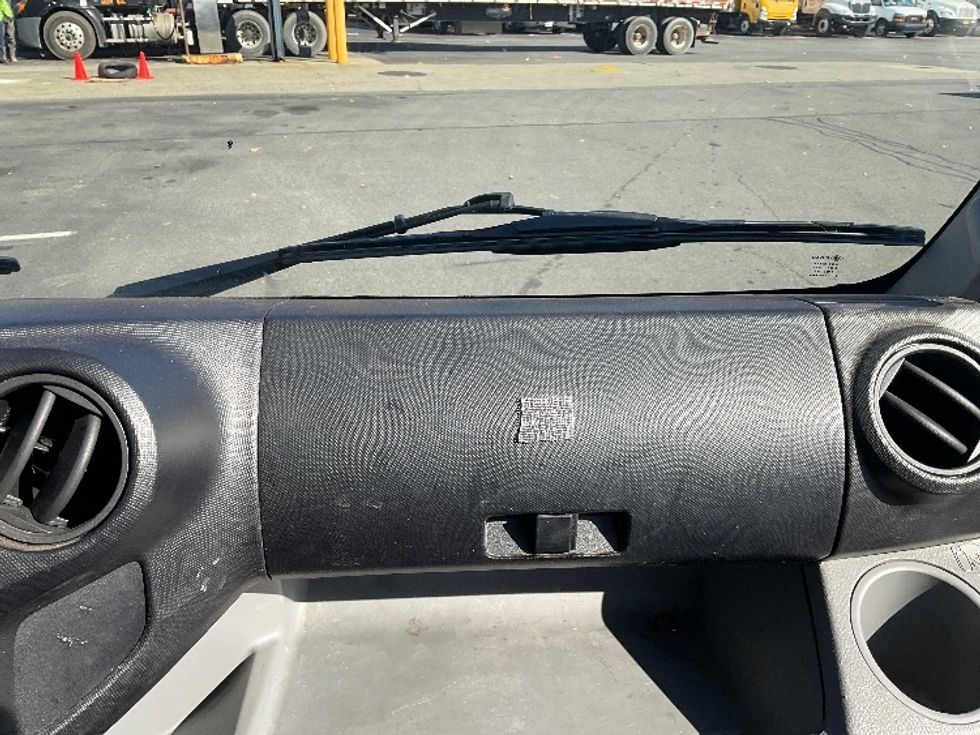 Medium Duty Box Truck-Light and Medium Duty Trucks-Hino-2019-195-Albany-NY-111,427\n\t\tmiles-$ 35,750 - Image 21