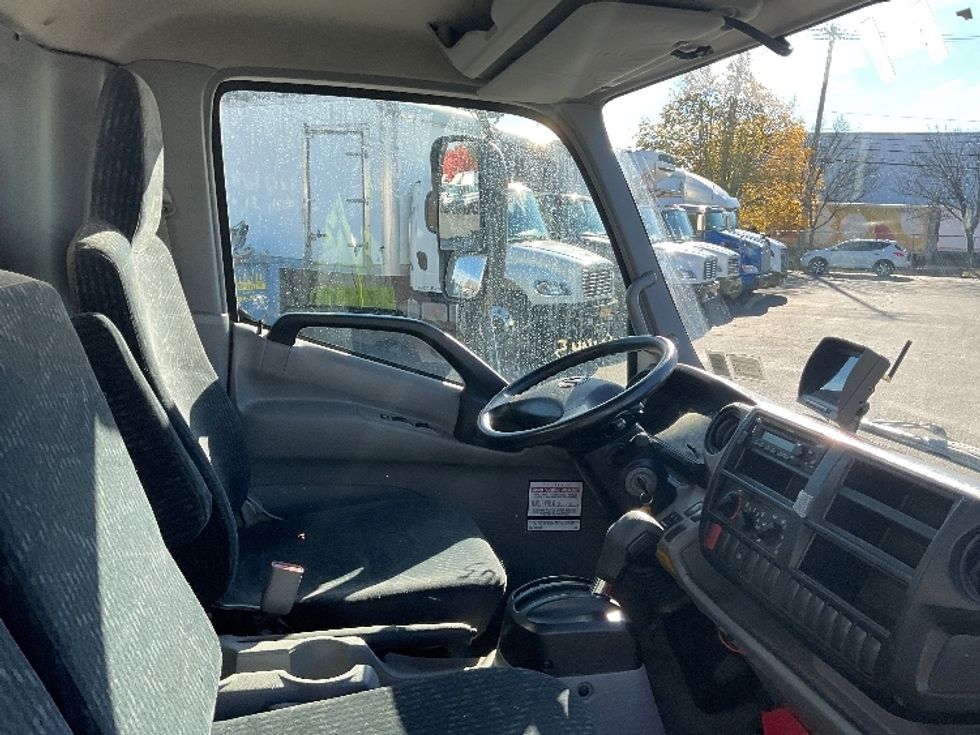Medium Duty Box Truck-Light and Medium Duty Trucks-Hino-2019-195-Albany-NY-111,427\n\t\tmiles-$ 35,750 - Image 22