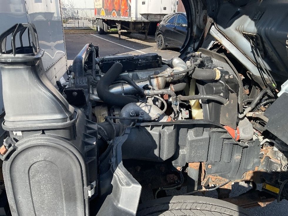 Medium Duty Box Truck-Light and Medium Duty Trucks-Hino-2019-195-Albany-NY-111,427\n\t\tmiles-$ 35,750 - Image 23