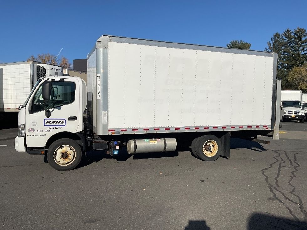 Medium Duty Box Truck-Light and Medium Duty Trucks-Hino-2019-195-Albany-NY-111,427\n\t\tmiles-$ 35,750 - Image 4