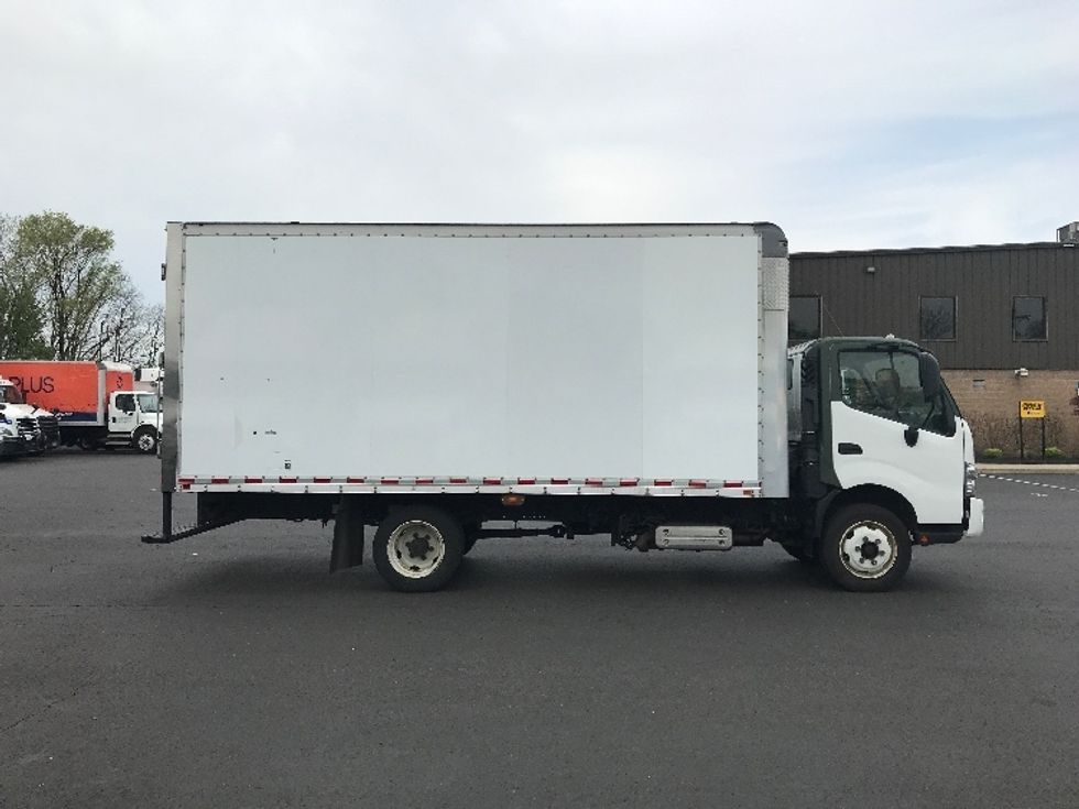 Medium Duty Box Truck-Light and Medium Duty Trucks-Hino-2019-195-Bensalem-PA-154,756\n\t\tmiles-$ 34,250 - Image 15