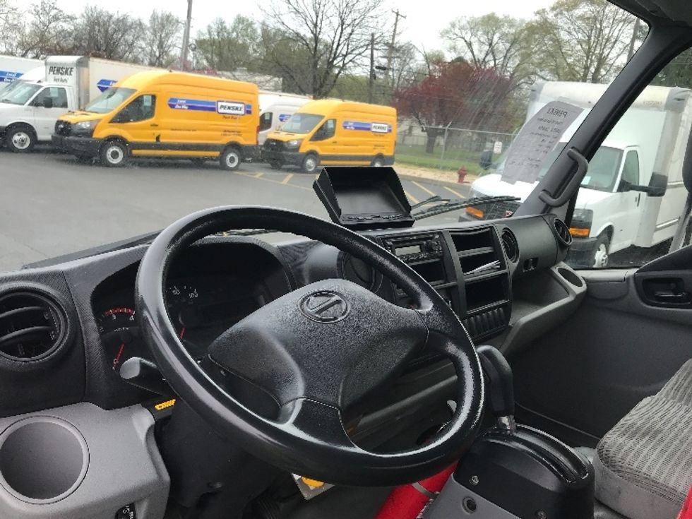 Medium Duty Box Truck-Light and Medium Duty Trucks-Hino-2019-195-Bensalem-PA-154,756\n\t\tmiles-$ 34,250 - Image 16