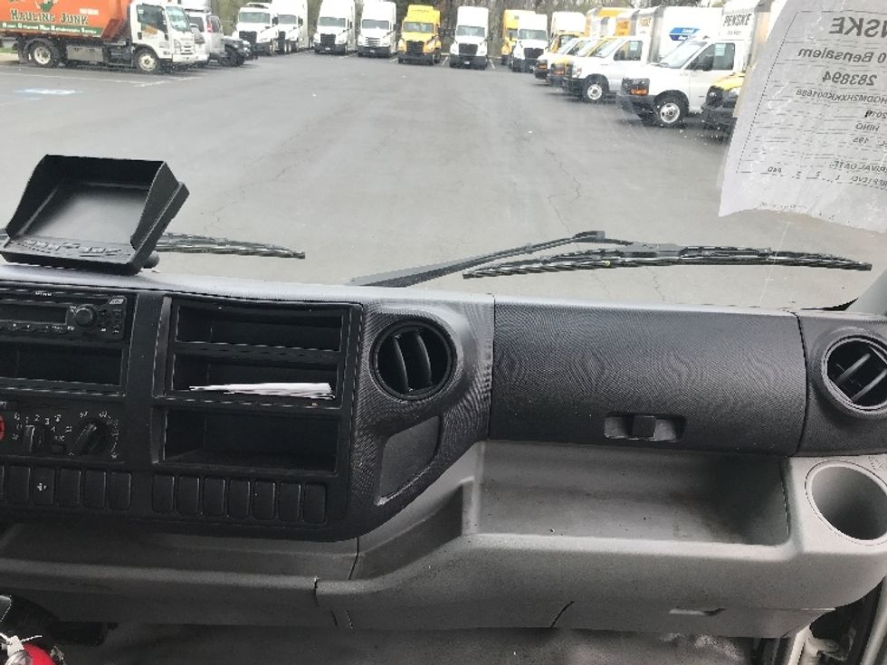 Medium Duty Box Truck-Light and Medium Duty Trucks-Hino-2019-195-Bensalem-PA-154,756\n\t\tmiles-$ 34,250 - Image 19