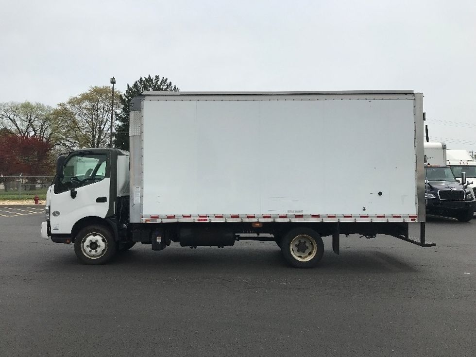 Medium Duty Box Truck-Light and Medium Duty Trucks-Hino-2019-195-Bensalem-PA-154,756\n\t\tmiles-$ 34,250 - Image 4