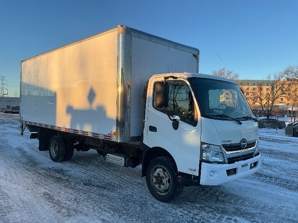 Medium Duty Box Truck-Light and Medium Duty Trucks-Hino-2019-195-Boucherville-PQ-153,181\n\t\tkm-$ 59,750 - Image 1