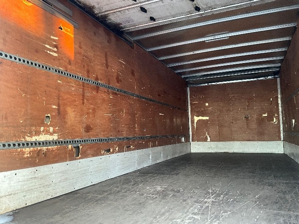 Medium Duty Box Truck-Light and Medium Duty Trucks-Hino-2019-195-Boucherville-PQ-153,181\n\t\tkm-$ 59,750 - Image 11