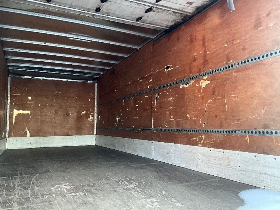 Medium Duty Box Truck-Light and Medium Duty Trucks-Hino-2019-195-Boucherville-PQ-153,181\n\t\tkm-$ 59,750 - Image 12