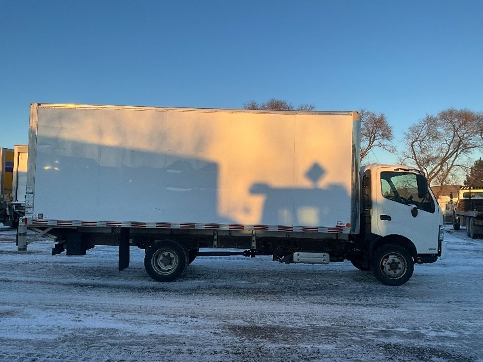 Medium Duty Box Truck-Light and Medium Duty Trucks-Hino-2019-195-Boucherville-PQ-153,181\n\t\tkm-$ 59,750 - Image 15