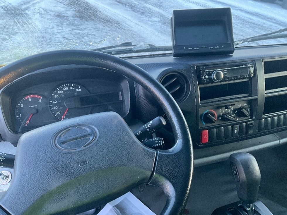 Medium Duty Box Truck-Light and Medium Duty Trucks-Hino-2019-195-Boucherville-PQ-153,181\n\t\tkm-$ 59,750 - Image 18