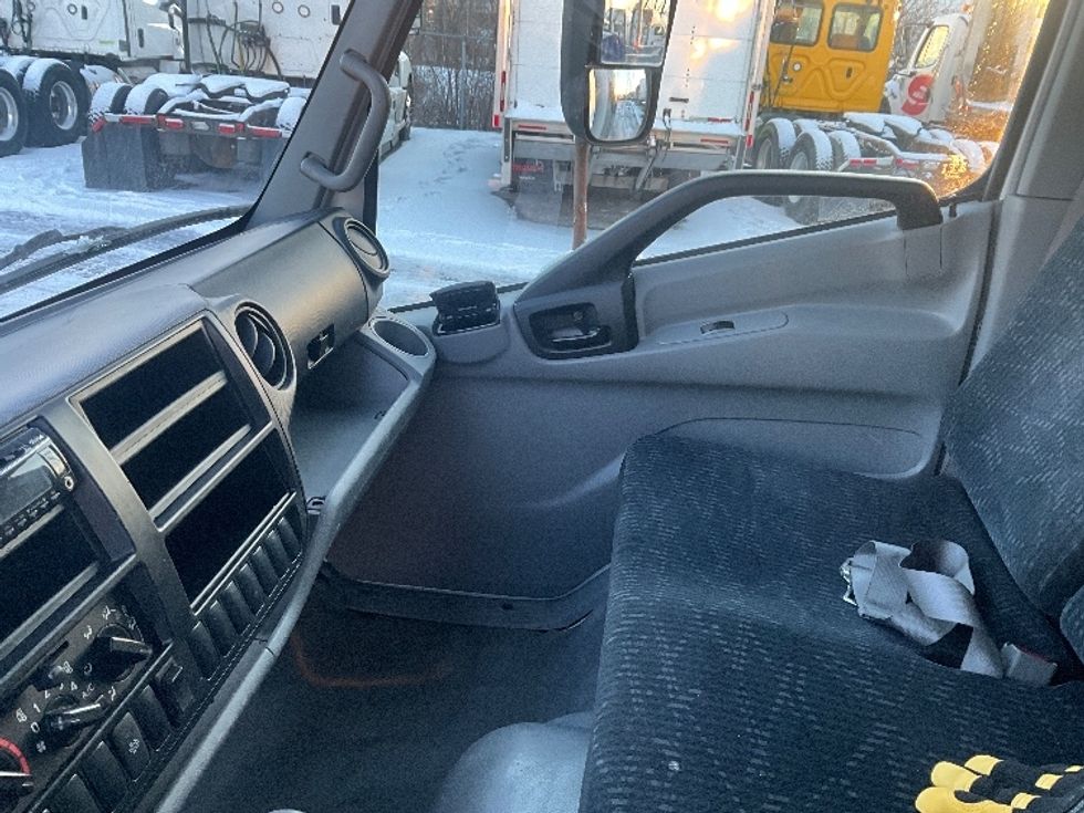 Medium Duty Box Truck-Light and Medium Duty Trucks-Hino-2019-195-Boucherville-PQ-153,181\n\t\tkm-$ 59,750 - Image 19