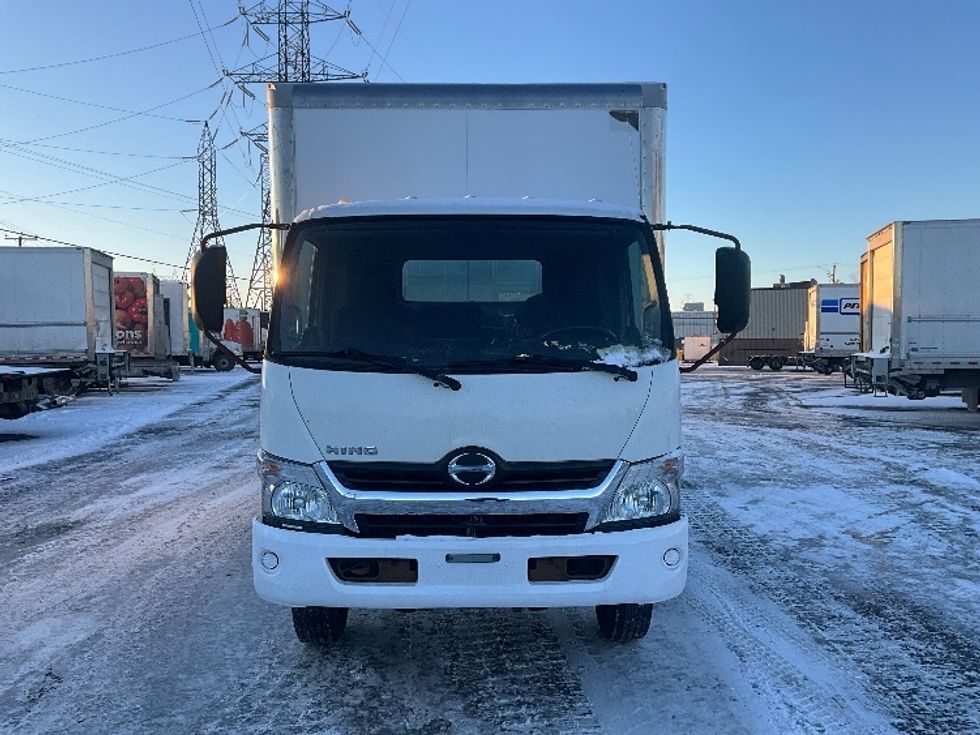 Medium Duty Box Truck-Light and Medium Duty Trucks-Hino-2019-195-Boucherville-PQ-153,181\n\t\tkm-$ 59,750 - Image 2