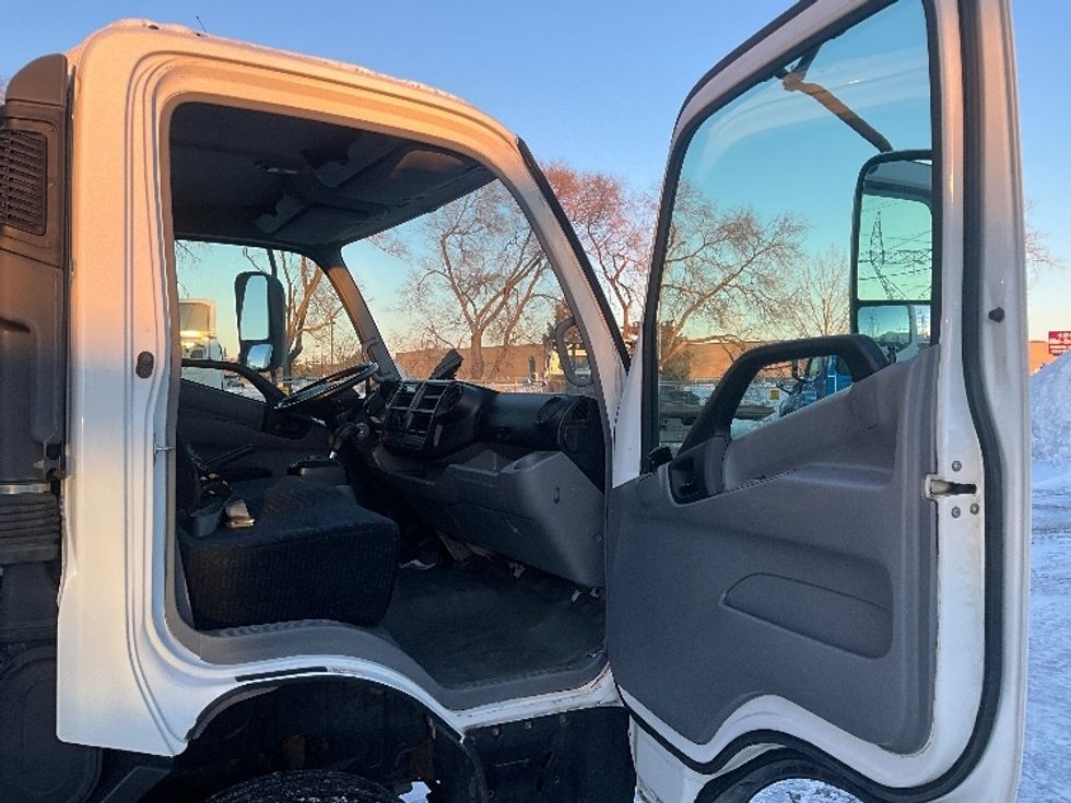 Medium Duty Box Truck-Light and Medium Duty Trucks-Hino-2019-195-Boucherville-PQ-153,181\n\t\tkm-$ 59,750 - Image 20