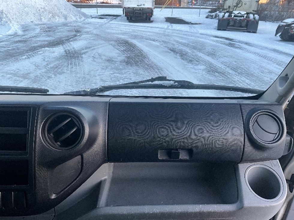 Medium Duty Box Truck-Light and Medium Duty Trucks-Hino-2019-195-Boucherville-PQ-153,181\n\t\tkm-$ 59,750 - Image 21