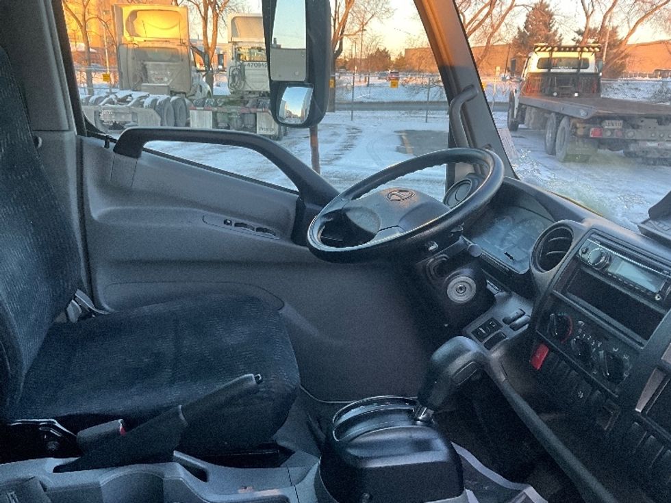 Medium Duty Box Truck-Light and Medium Duty Trucks-Hino-2019-195-Boucherville-PQ-153,181\n\t\tkm-$ 59,750 - Image 22