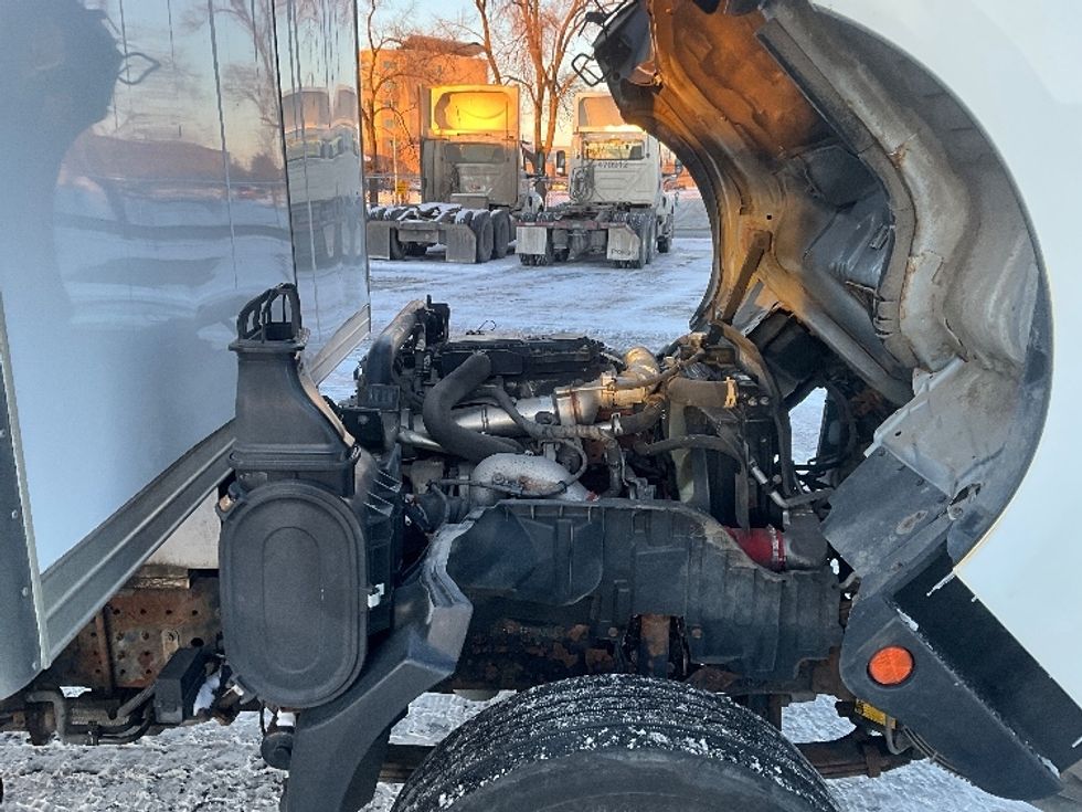 Medium Duty Box Truck-Light and Medium Duty Trucks-Hino-2019-195-Boucherville-PQ-153,181\n\t\tkm-$ 59,750 - Image 23