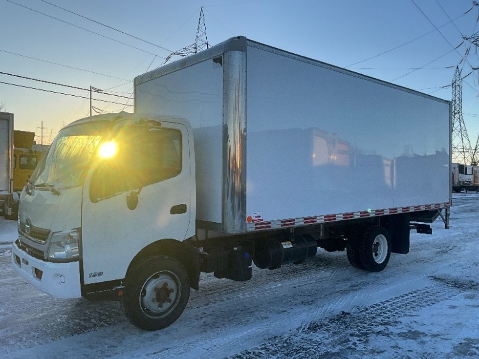 Medium Duty Box Truck-Light and Medium Duty Trucks-Hino-2019-195-Boucherville-PQ-153,181\n\t\tkm-$ 59,750 - Image 3