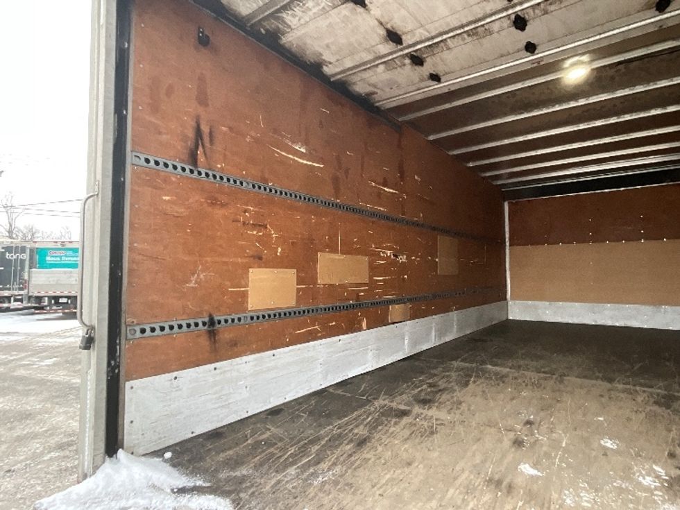 Medium Duty Box Truck-Light and Medium Duty Trucks-Hino-2019-195-Boucherville-PQ-183,653\n\t\tkm-$ 57,250 - Image 11