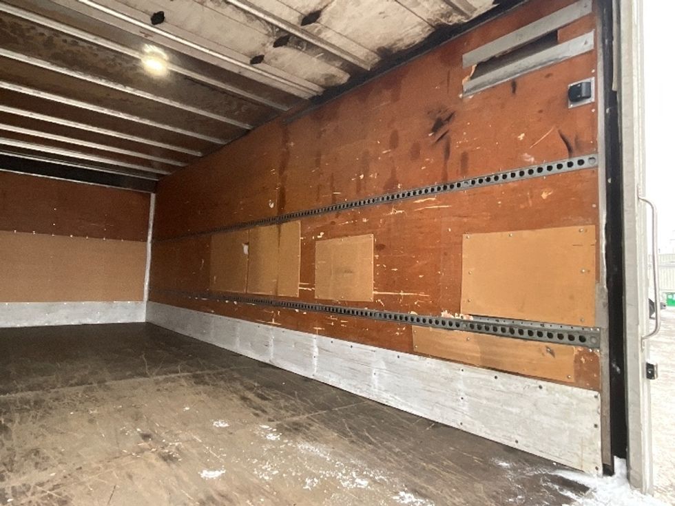 Medium Duty Box Truck-Light and Medium Duty Trucks-Hino-2019-195-Boucherville-PQ-183,653\n\t\tkm-$ 57,250 - Image 12