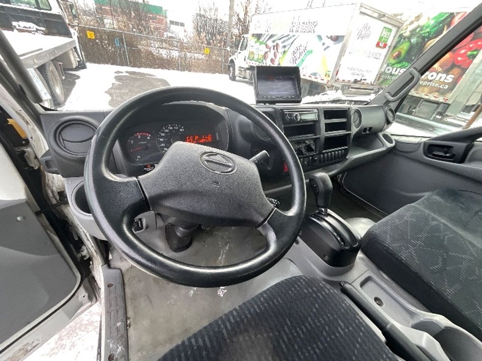 Medium Duty Box Truck-Light and Medium Duty Trucks-Hino-2019-195-Boucherville-PQ-183,653\n\t\tkm-$ 57,250 - Image 17