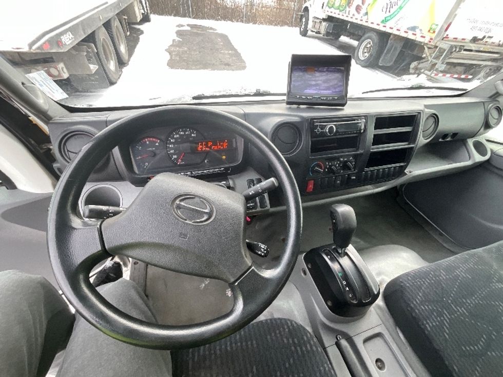 Medium Duty Box Truck-Light and Medium Duty Trucks-Hino-2019-195-Boucherville-PQ-183,653\n\t\tkm-$ 57,250 - Image 18