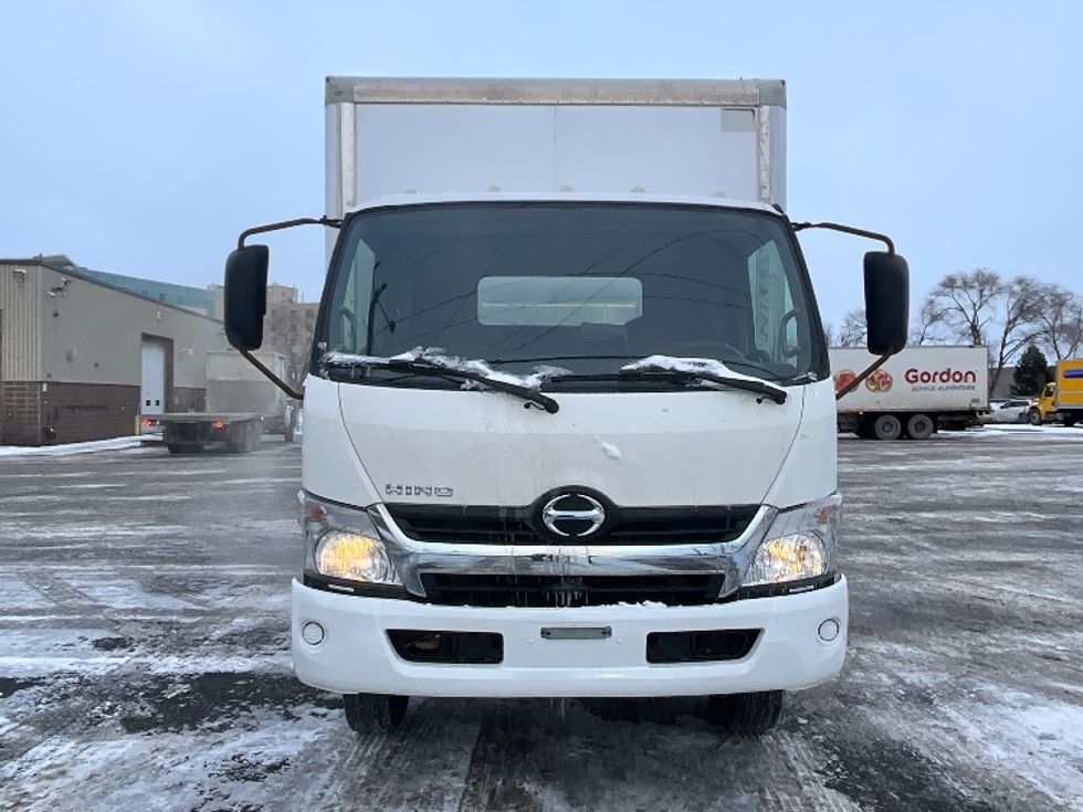 Medium Duty Box Truck-Light and Medium Duty Trucks-Hino-2019-195-Boucherville-PQ-183,653\n\t\tkm-$ 57,250 - Image 2