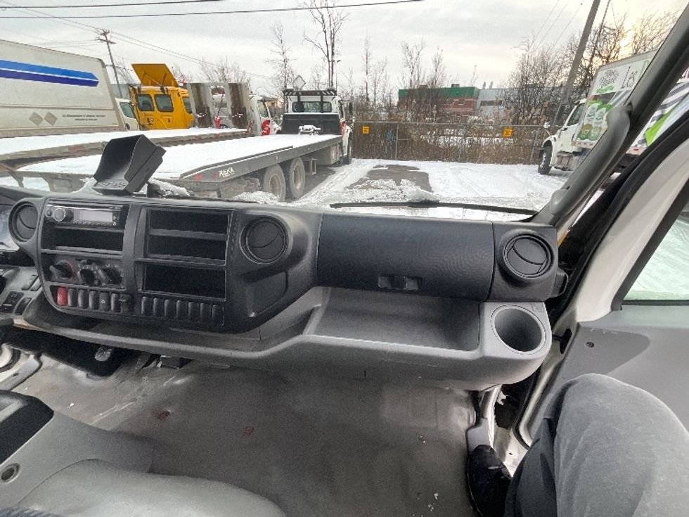 Medium Duty Box Truck-Light and Medium Duty Trucks-Hino-2019-195-Boucherville-PQ-183,653\n\t\tkm-$ 57,250 - Image 21