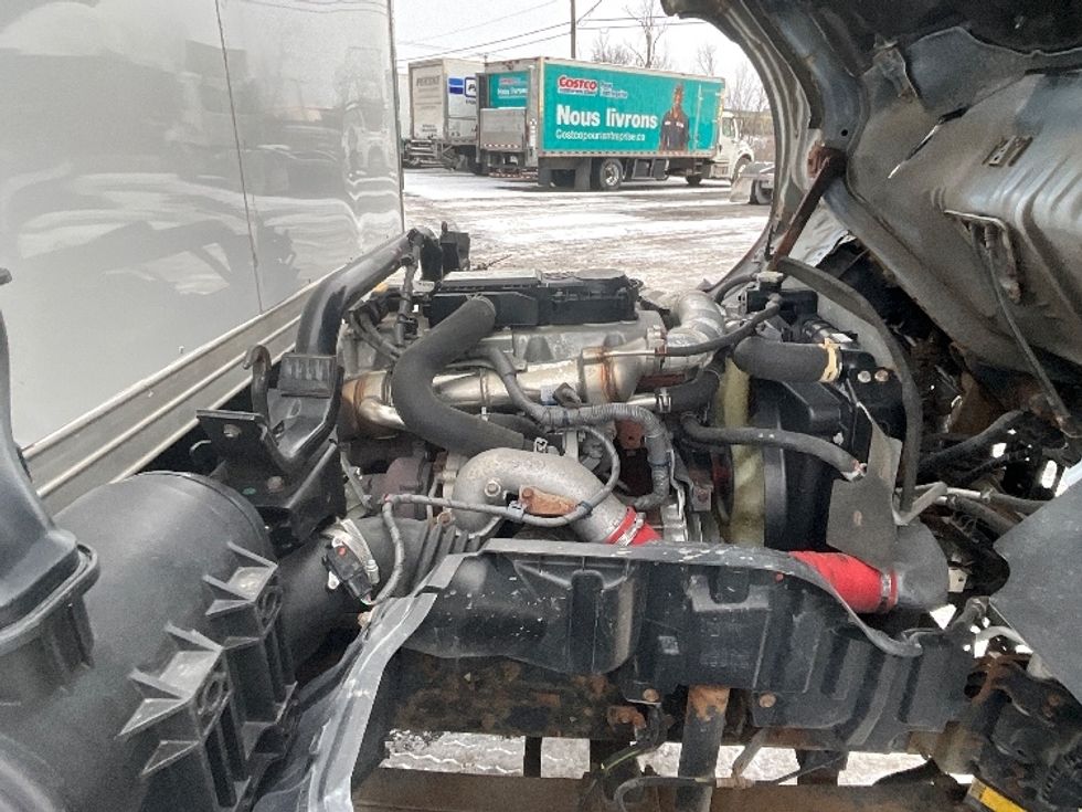 Medium Duty Box Truck-Light and Medium Duty Trucks-Hino-2019-195-Boucherville-PQ-183,653\n\t\tkm-$ 57,250 - Image 24