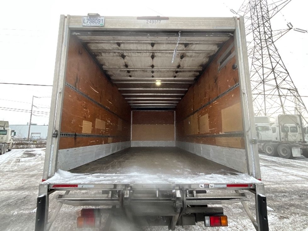 Medium Duty Box Truck-Light and Medium Duty Trucks-Hino-2019-195-Boucherville-PQ-183,653\n\t\tkm-$ 57,250 - Image 8