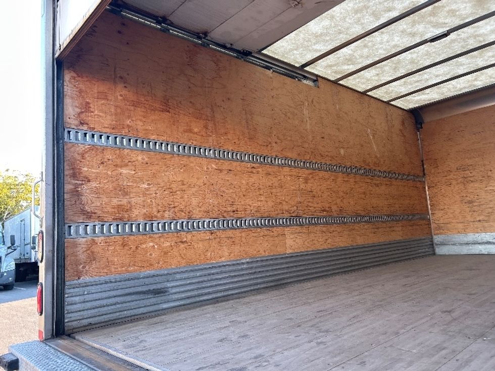 Medium Duty Box Truck-Light and Medium Duty Trucks-Hino-2019-195-Dartmouth-NS-62,329\n\t\tkm-$ 65,000 - Image 10