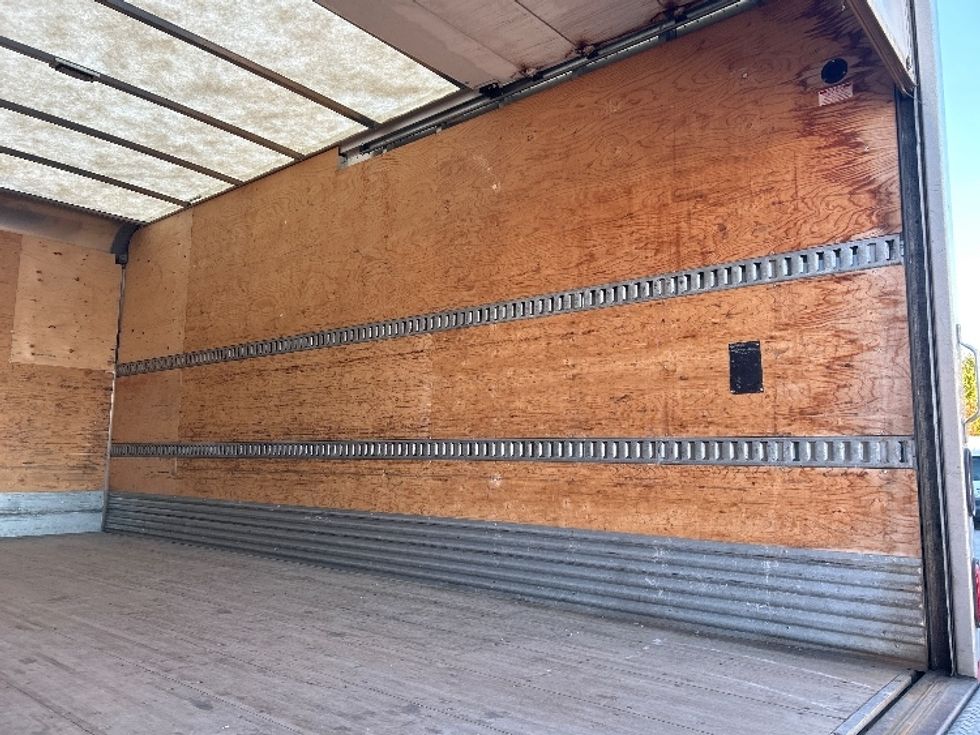 Medium Duty Box Truck-Light and Medium Duty Trucks-Hino-2019-195-Dartmouth-NS-62,329\n\t\tkm-$ 65,000 - Image 11