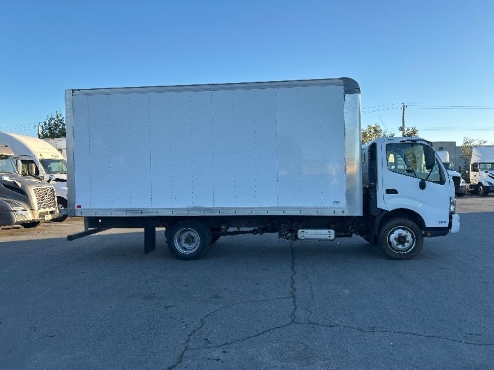 Medium Duty Box Truck-Light and Medium Duty Trucks-Hino-2019-195-Dartmouth-NS-62,329\n\t\tkm-$ 65,000 - Image 14