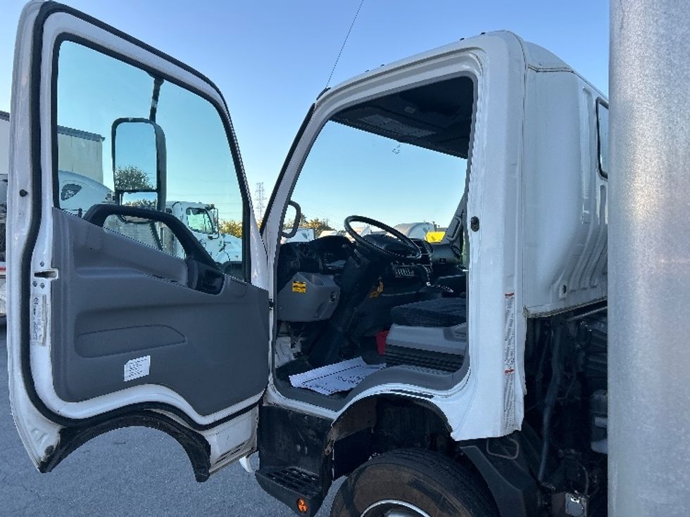Medium Duty Box Truck-Light and Medium Duty Trucks-Hino-2019-195-Dartmouth-NS-62,329\n\t\tkm-$ 65,000 - Image 15